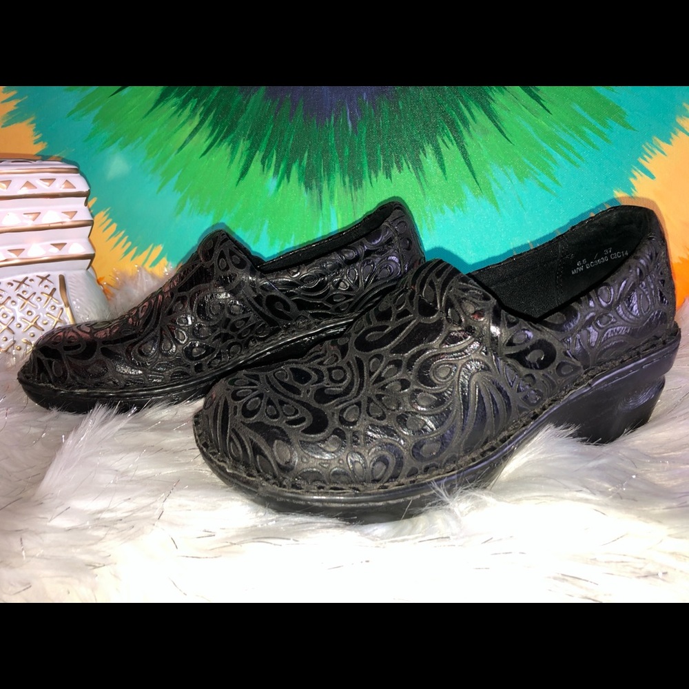 B.o.c. Women’s clogs size 6.5